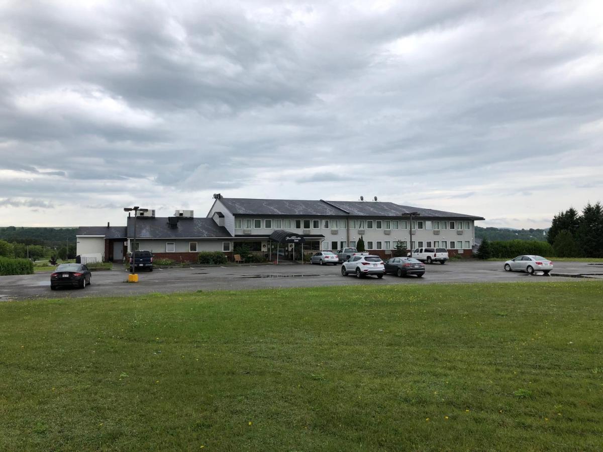 Florenceville Inn, Restaurant & Pool Экстерьер фото